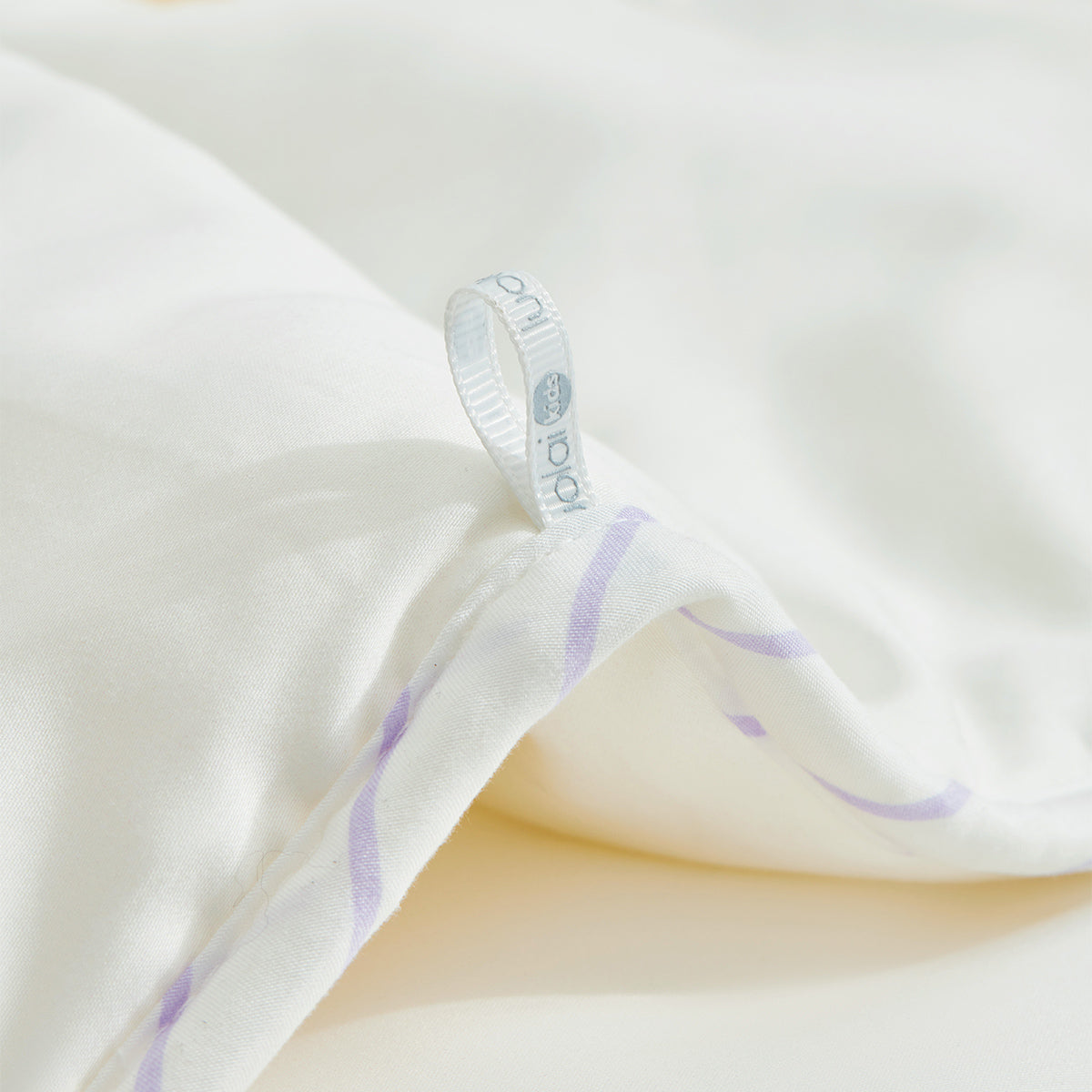 SleepGenius 100% Cotton & Mulberry Silk Dual-Comfort Quilt