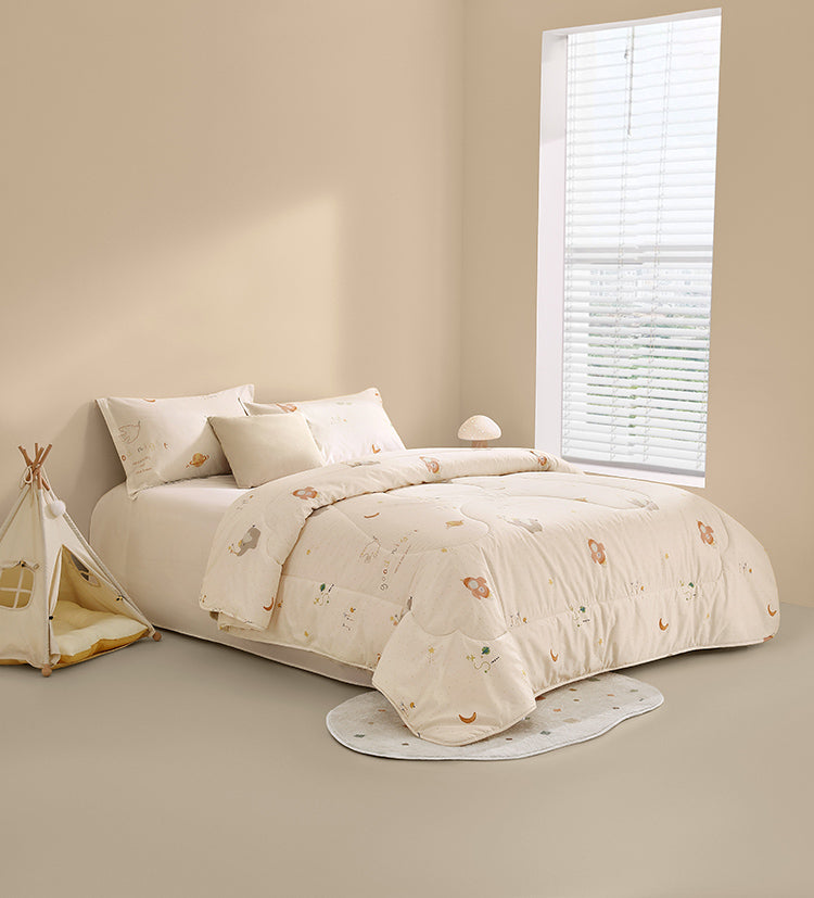 Kids Playful Soy Silk Quilt: 100% Cotton & Antibacterial Bedding