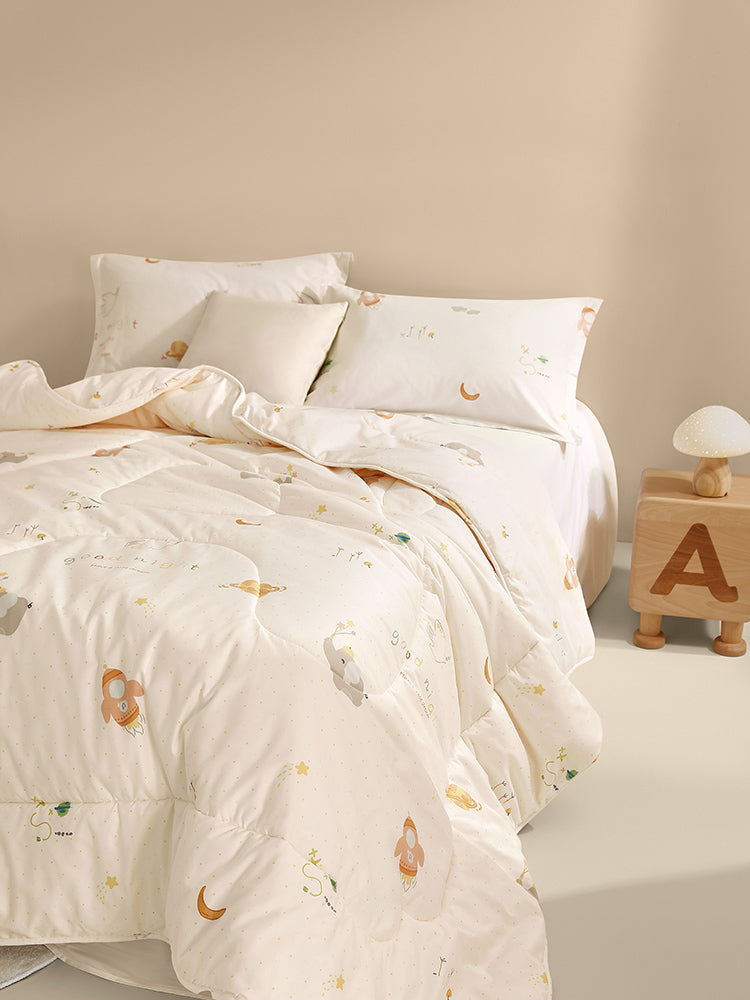 Kids Playful Soy Silk Quilt: 100% Cotton & Antibacterial Bedding