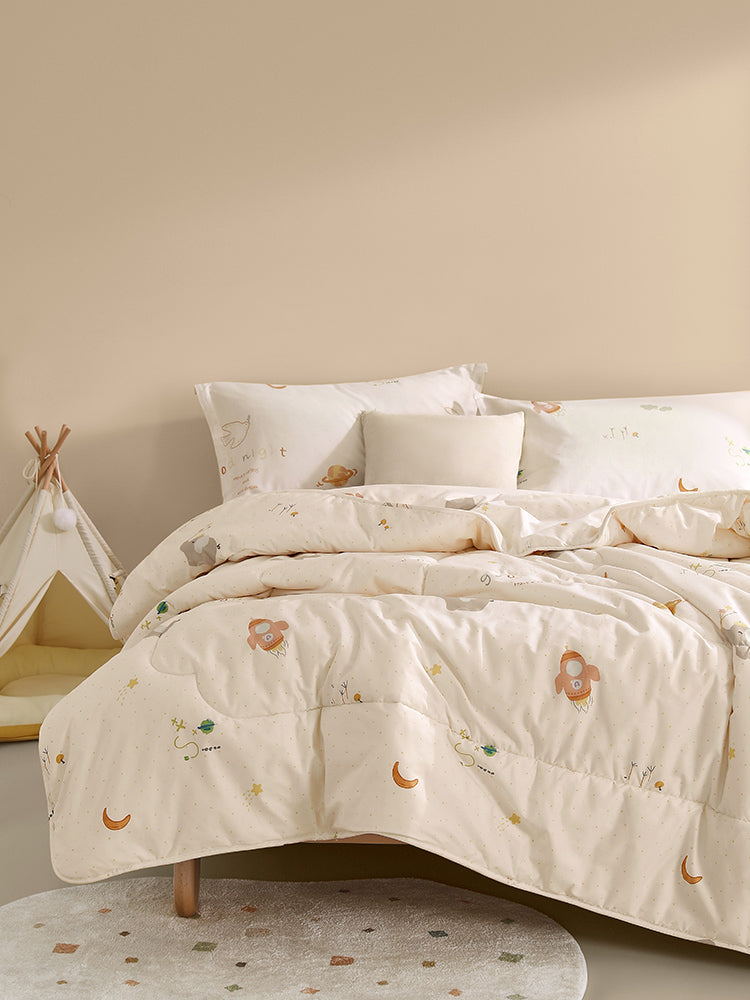 Kids Playful Soy Silk Quilt: 100% Cotton & Antibacterial Bedding