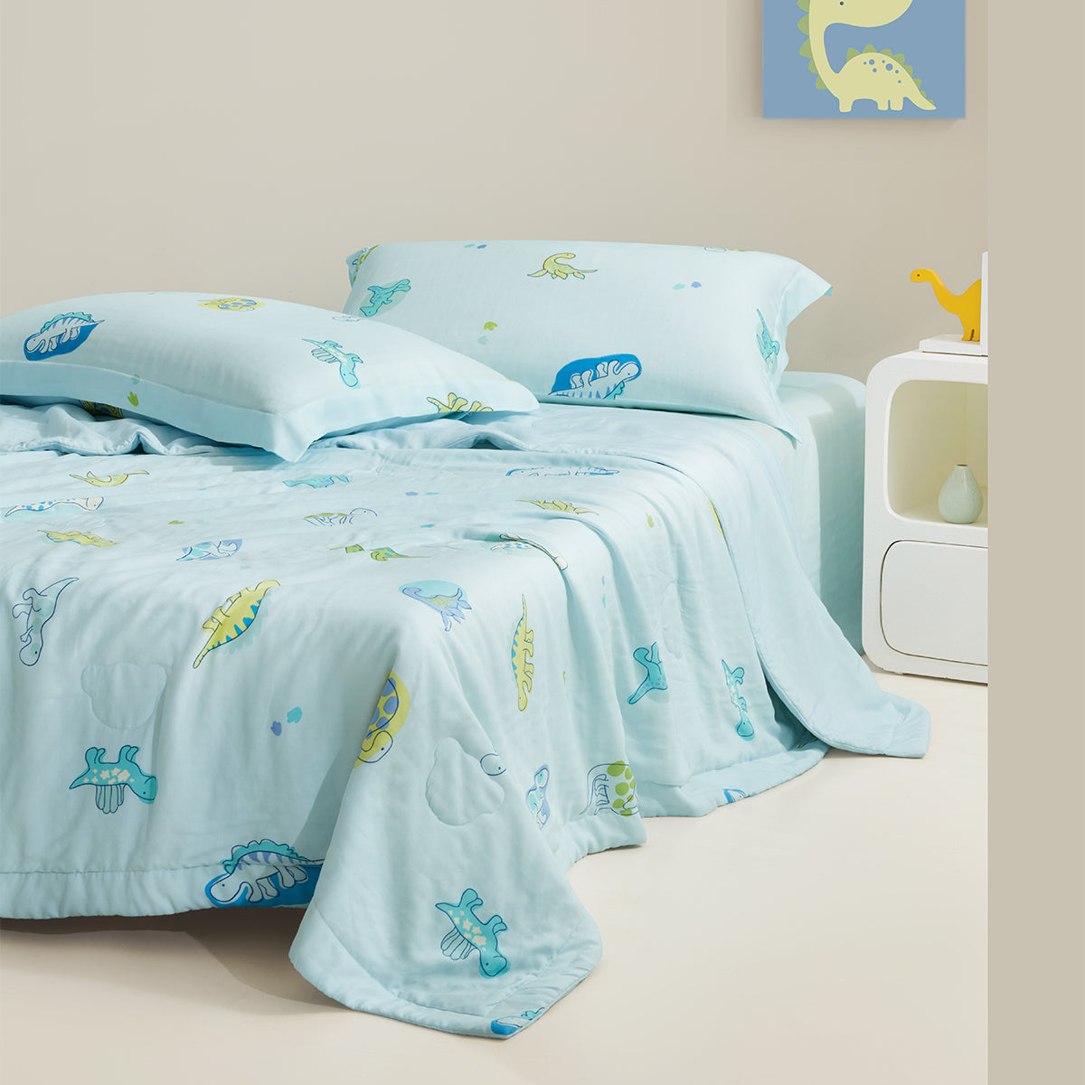 Cloud-Soft Antimicrobial Silk Summer Quilt (Dino Park)
